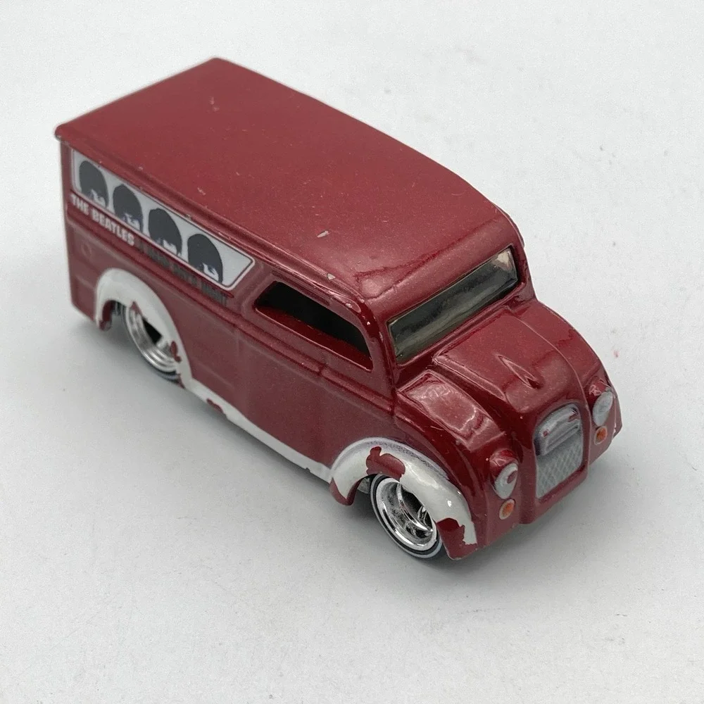 Hot Wheels Beatles Dairy Delivery Milk Truck Plastic Man Skullduggery / Lot #10